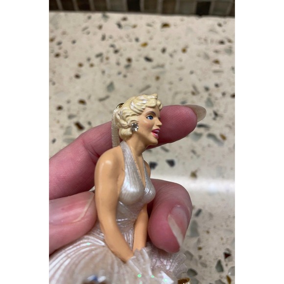 Marilyn monroe ornament - Picture 3 of 6